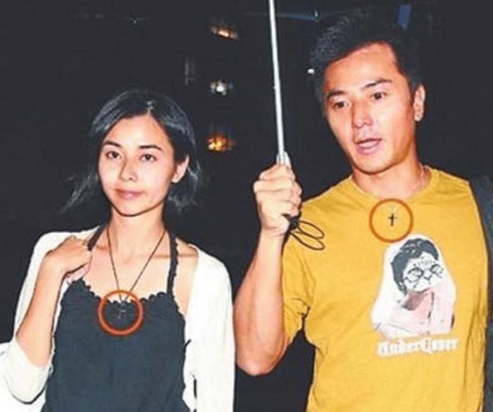 同是“古惑仔”, 陈小春老婆和郑伊健老婆对比, 差距不是一般大