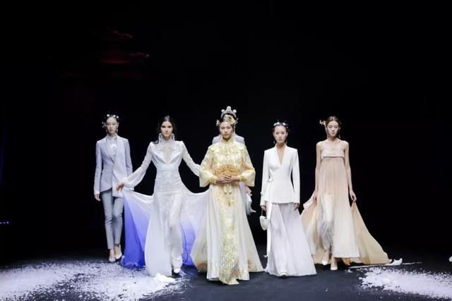 盖娅传说·熊英(heaven gaia)年度收官大秀华美绽放水立方
