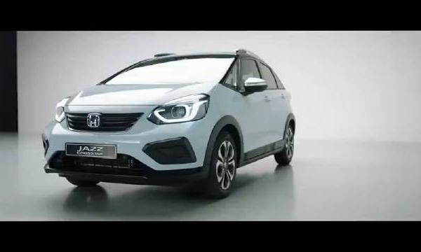 全新本田飞度，萌萌的很可爱，肯定会吸引不少少女粉丝。