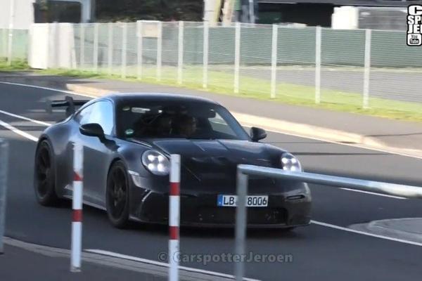海外媒体曝光保时捷 992 GT3 现身纽博格林测试的视频。