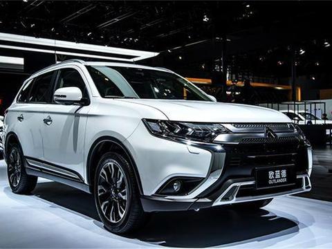 新款RAV4与三菱欧蓝德比谁更硬派？这还用说吗？