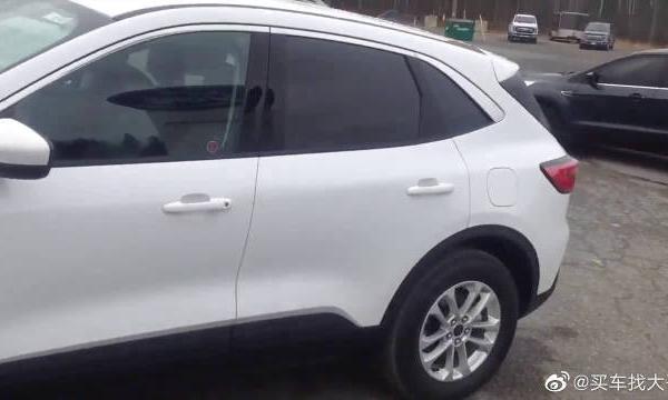 按下2020款福特翼虎车钥匙，了解完详细配置，等不等自己考虑