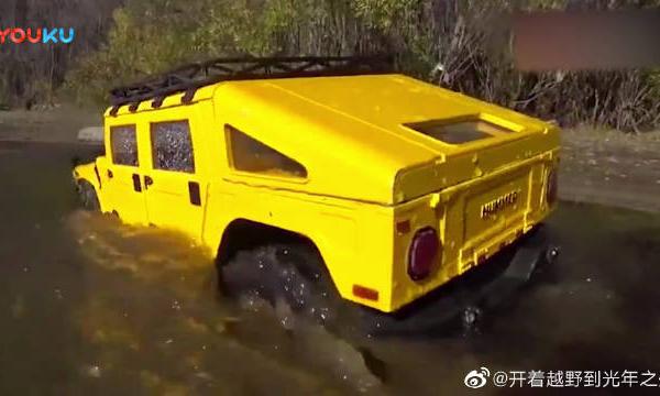 RC悍马越野车测试超强涉水能力,独立悬挂性能厉害了！
