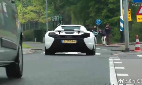 暗淡的特斯拉 街拍白色敞篷迈凯伦650S
