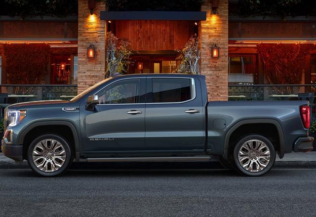 全新GMC SIERRA Denali皮卡进博会首发亮相