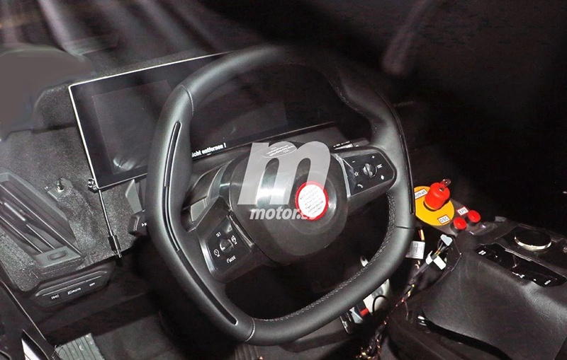 多边形方向盘/贯通式曲面屏 宝马iNEXT量产车型内饰谍照曝光