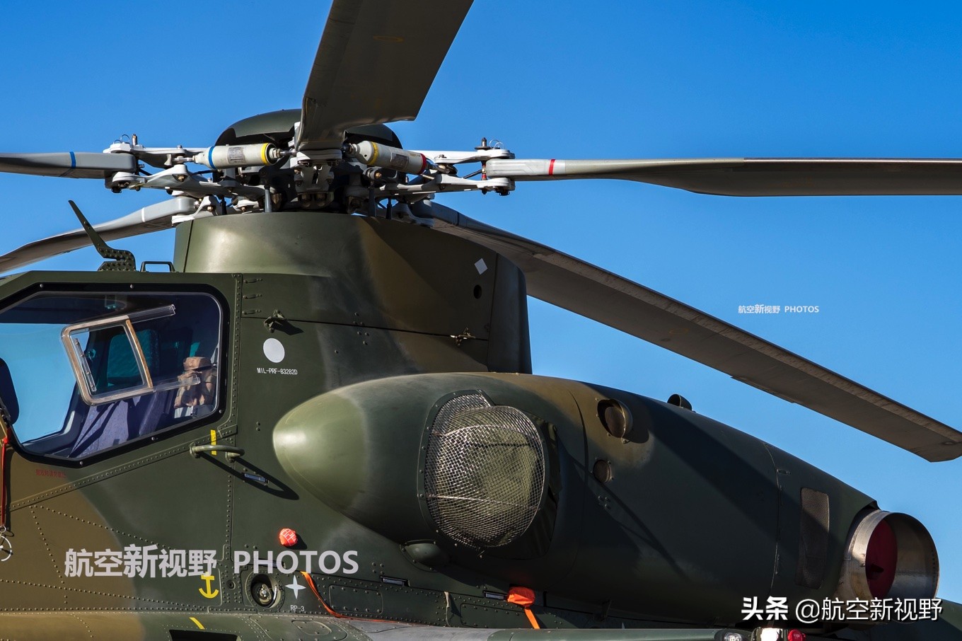 空军直-10k武装直升机高清图,小飞机强火力,精致做工比肩虎式