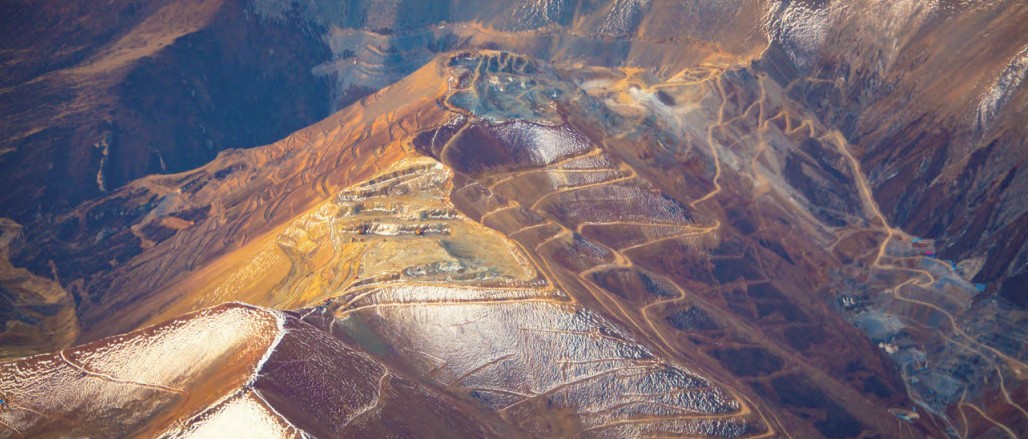 海拔5000米，喜马拉雅冰川湖500具人骨，到底是...