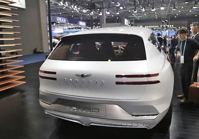 2019进博会上，捷恩斯GV80概念车亮相，将搭载氢燃料电池！