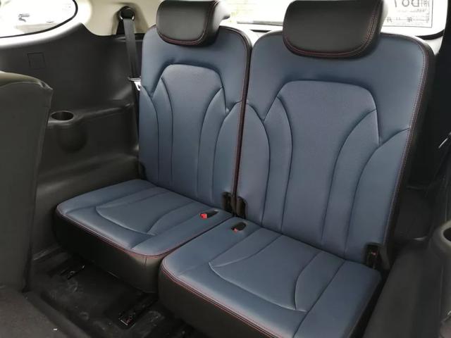 售6.99-10.39万的七座中型SUV,搭载2.0L/1.5T,能拉人还能载货