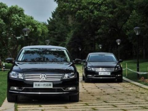 全新改款迈腾终于来了，取消石英钟增添液晶仪表盘，车尾还带字母