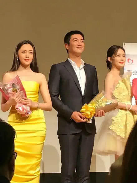 当李沁撞上张天爱,终于明白"胯宽"的身材更显胖,差距太明显!