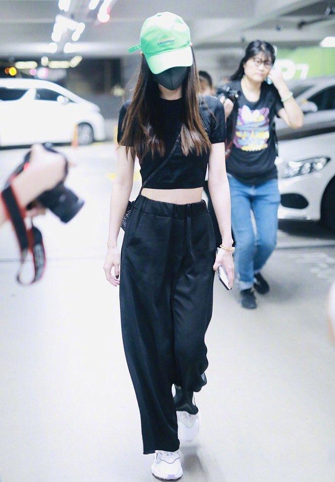 Angelababy腰围,angelababy身高 angelababy"蚂蚁腰"54cm"婴儿头"只有50cm|蚂蚁|婴儿|腰围_新浪新闻