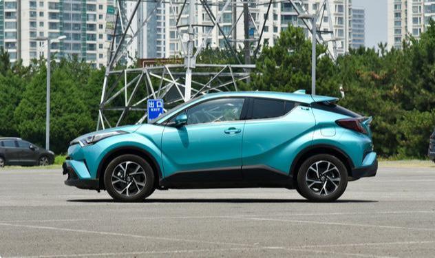 这款小型的SUV,丰田制造质量靠谱,171马力,50升油跑700多公里