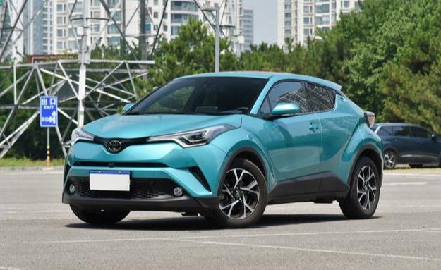 这款小型的SUV,丰田制造质量靠谱,171马力,50升油跑700多公里