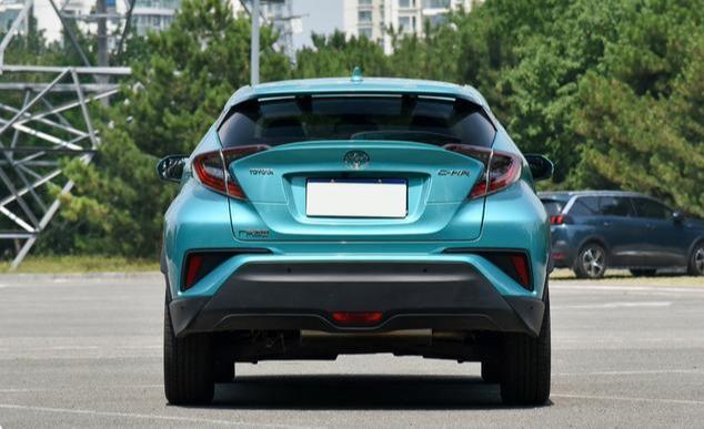 这款小型的SUV,丰田制造质量靠谱,171马力,50升油跑700多公里