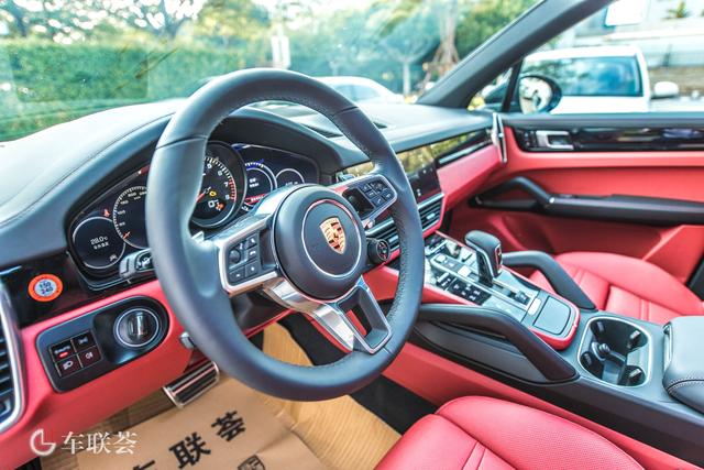 实车细节图难找?2019款保时捷卡宴s版月光蓝外观红内饰到店实拍