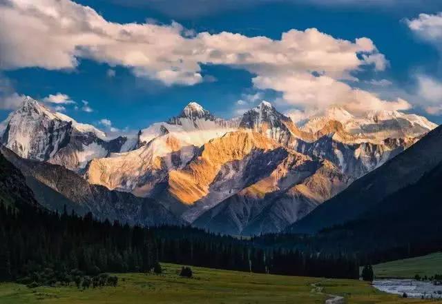 新疆乔戈里峰:中国最美十大名山之一!