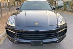 2.9T卡宴 黑红配色  大豪华包 21RS轮  105万