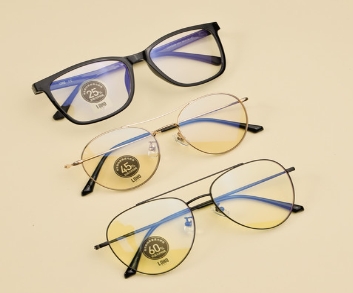 防蓝光眼镜真能预防儿童近视？专家：无科学依据