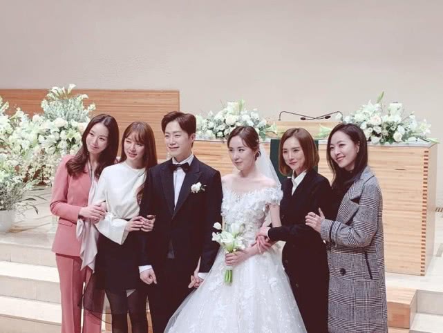 简美妍黄保罗婚礼现场首曝光 尹恩惠李姬珍沈恩珍献上新婚祝词