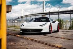 红白黑搭配-法拉利颜值一直在线的呢~