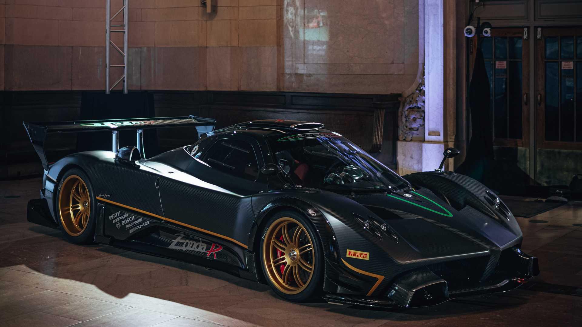 #7 Zonda R 亮相于纽约中央火车站