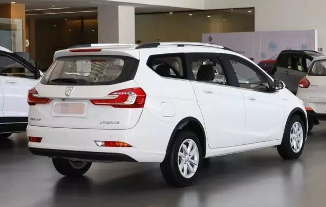 最亲民的旅行车,起步4.28万比飞度大气,关键后排放倒能躺三人