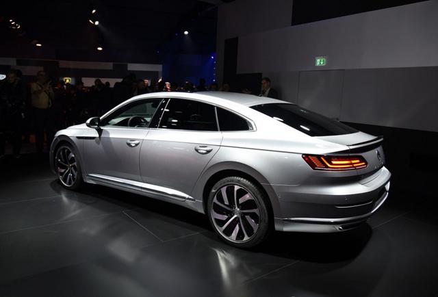 大众arteon,2.0T涡轮增压发动机!