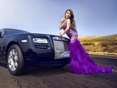 出场费高达40万的劳斯莱斯车模，这诱人身材让人难忘