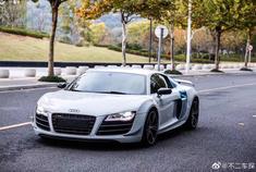 奥迪R8 5.2FSI quattro中国专享版，踩踩油门会喷火的那种