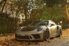 保时捷911 GT3 RS与落叶，美如画！