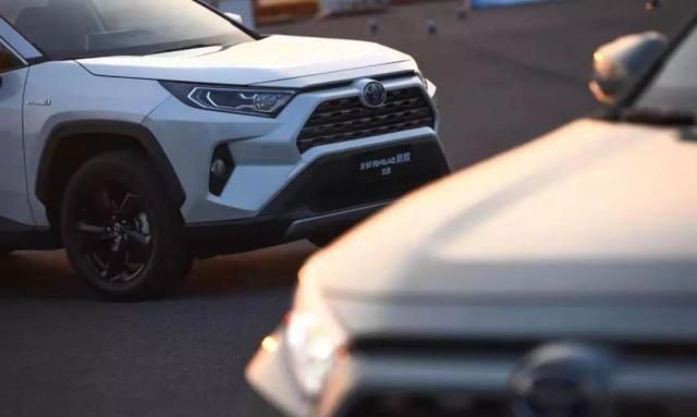 面哥选车 皆为家用SUV的代表,奇骏和新RAV4该怎么选?