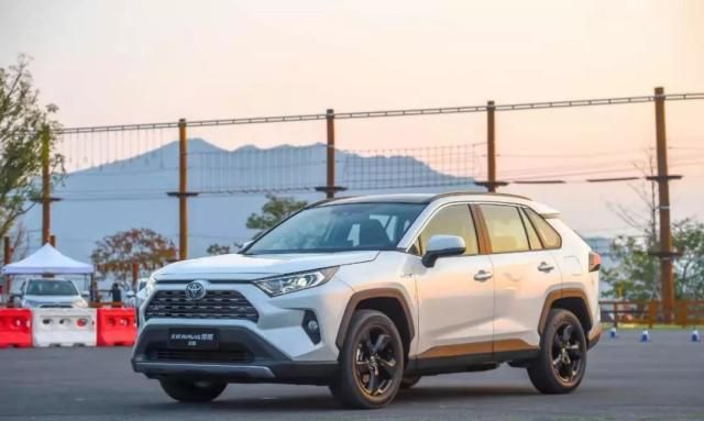面哥选车 皆为家用SUV的代表,奇骏和新RAV4该怎么选?