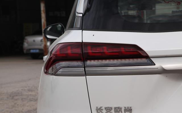 轴距近2.8米、178马力,7.99w可入手,我确信,这SUV是来捣乱的