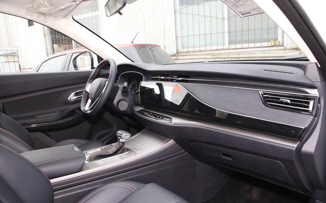 轴距近2.8米、178马力,7.99w可入手,我确信,这SUV是来捣乱的