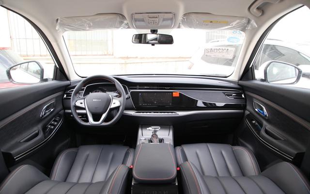 轴距近2.8米、178马力,7.99w可入手,我确信,这SUV是来捣乱的