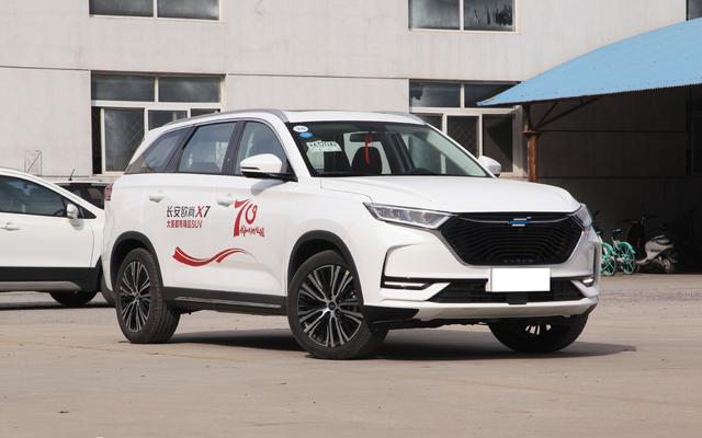 轴距近2.8米、178马力,7.99w可入手,我确信,这SUV是来捣乱的