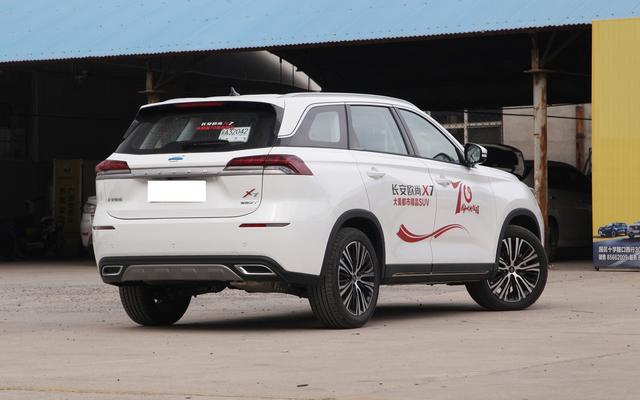 轴距近2.8米、178马力,7.99w可入手,我确信,这SUV是来捣乱的