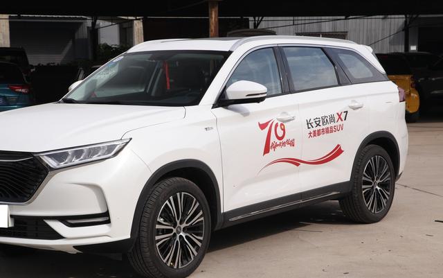 轴距近2.8米、178马力,7.99w可入手,我确信,这SUV是来捣乱的