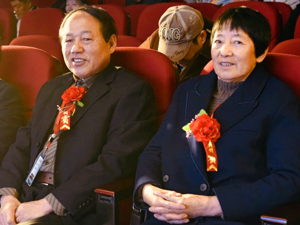 乔延年一一中国曲阜诗歌论谈時所作《七言长诗》