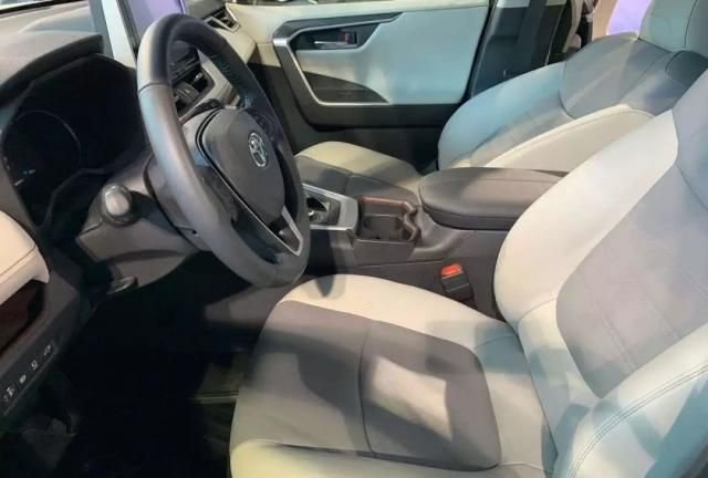 面哥选车 皆为家用SUV的代表,奇骏和新RAV4该怎么选?