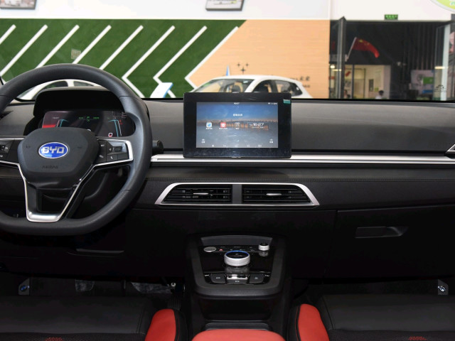 城市代步利器仅9万!配德系底盘,续航405km,网友:不愧同级第一