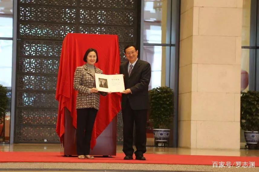 何鸿燊“马首是瞻”何超琼赠圆明园马首弘扬爱国情怀|罗志渊专栏 何鸿燊“马首是瞻” 何超琼赠圆明园马首弘扬爱国情怀|罗志渊专栏