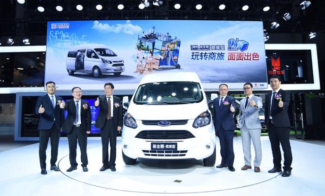 有9个座位的福特新全顺商旅版,敲开轻客领域新大门