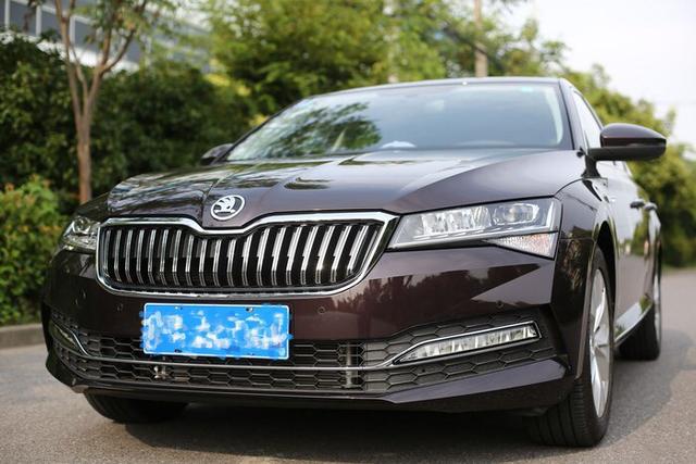 新速派开回家,科技潮、油耗低,15万的B级车,正适合年轻人开