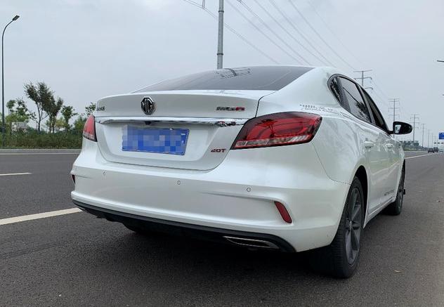 名爵6适合什么样的人群使用?车主:除了年轻人,谁要?