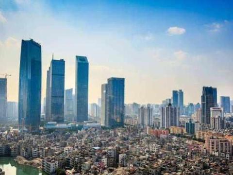 广东90后女富豪，如今身价超500亿，车库如跑车车展