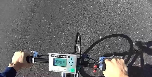 外国小伙发明“无级变速”自行车,牙盘大小可变化