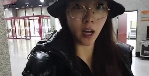 李思思素颜曝光！护肤品超五千块太阔绰，康辉却称主持人年薪低